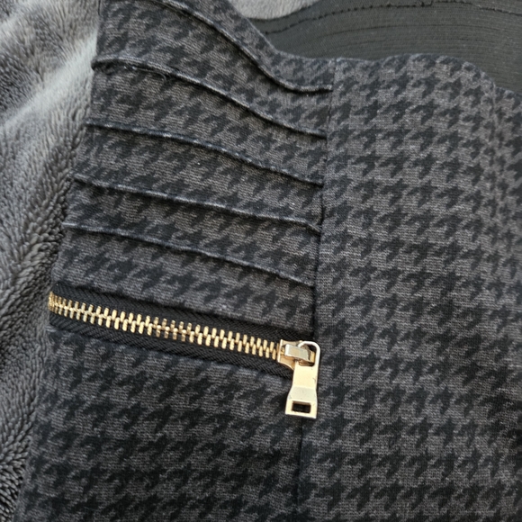 Women's Gray Houndstooth Pants - Picture 4 of 12